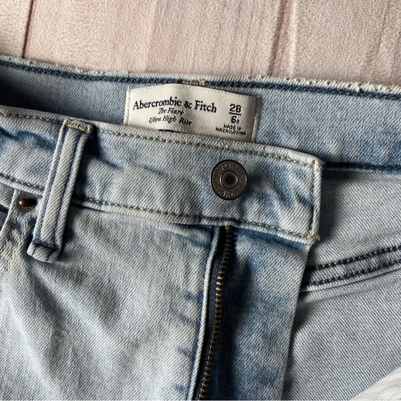 Abercrombie & Fitch Flare Ultra High Rise Jeans Women’s 6 | 28 Blue Light Wash - Picture 7 of 10